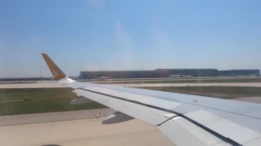 İstanbul, Türkiye - Nisan, 2018: Türk Airlanes uçağı havaalanında.  