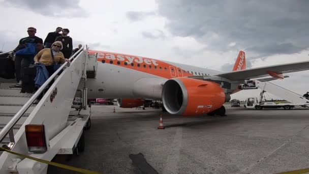 London Mai 2018 Easy Jet Flugzeug Flughafen Gatwick — Stockvideo