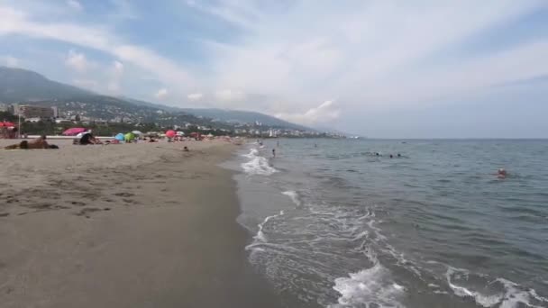 巴斯蒂亚 科西嘉岛 2018年7月 阿里内拉旅游海滩附近的巴斯蒂亚与游客 — 图库视频影像