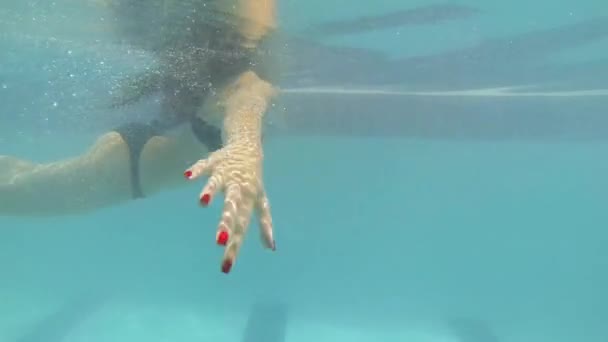 Happy Woman Footage Wearing Bikini Swimming Pool Dubai — Stock Video