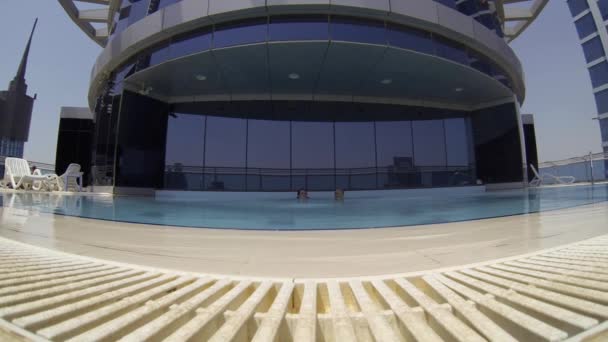 Happy Couple Footage Swimming Pool Dubai — Stockvideo