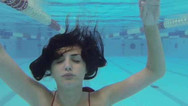 Underwater woman with red dress in swimming pool — Stock Video