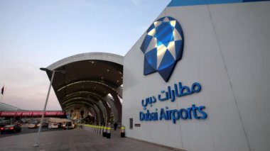 DUBAI - Ekim 2018, Dubai Uluslararası Havaalanı. Dubai 'ye hizmet veren uluslararası bir havaalanıdır. Orta Doğu 'da büyük bir havayolu merkezidir..