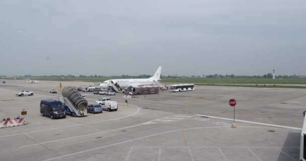 Bologna Mei 2015 Instappen Blauw Panorama Vliegtuig Bologna Luchthaven Luchthaven — Stockvideo
