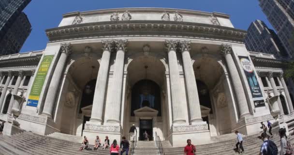 Будівля громадської бібліотеки Нью - Йорка — стокове відео