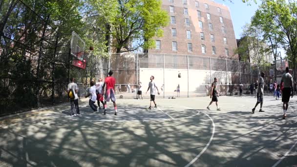 New York City Mai 2015 Emblématique Terrain Basket Ball West — Video