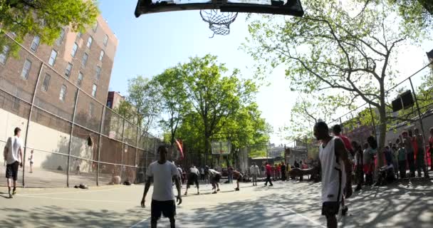 New York City Mayıs 2015 Batı Nın Ikonik Basketbol Sahası — Stok video