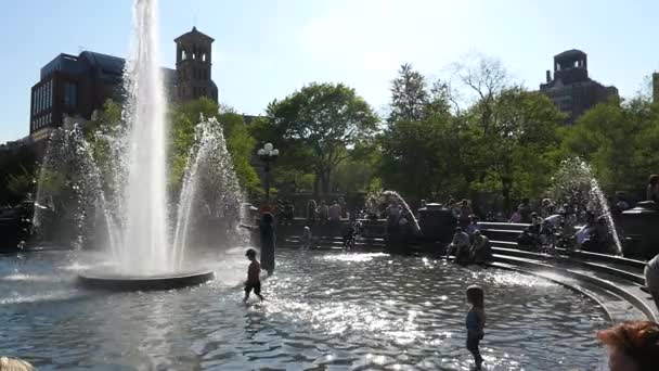 New York City Maja 2015 Ludzi Relaks Washington Square Fontanna — Wideo stockowe