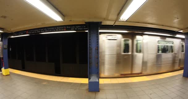 New York City Mei 2015 Mensen Lopen Binnen Metrostation Nyc — Stockvideo