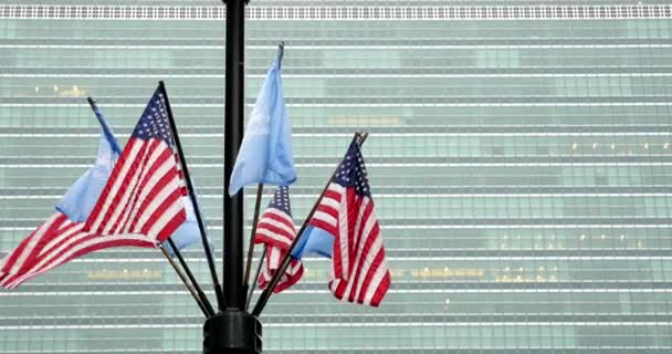 New York City Circa May 2015 Zászlók Egyesült Nemzetek Épülete — Stock videók