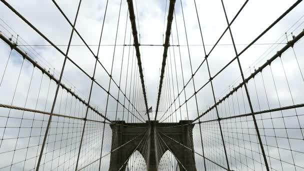 New York May 2015 Tourists Brooklyn Bridge Daytime Brooklyn Bridge — Stock Video