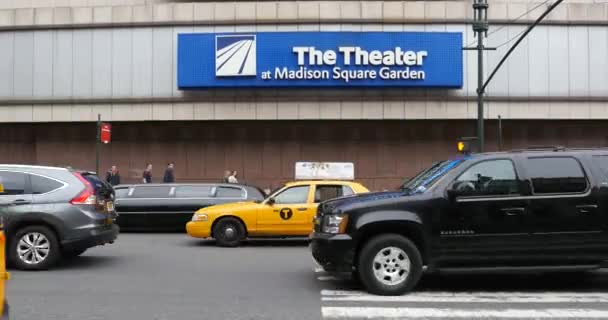 Nova Cidade Iorque Maio 2015 Tráfego Frente Madison Square Garde — Vídeo de Stock