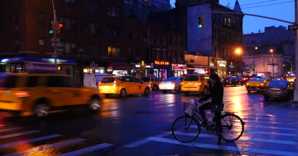 Street View Midtown Manhattan Blurred Cars Dusk While Raining New — Stock Video