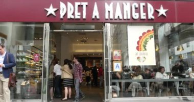 New York City - 19 Mayıs 2015: Manhattan'daki Pret A Manger Restoran. Pret A Manger bir İngiliz sandviç perakende zinciri, ilk Dükkanı Jeffrey Hyman tarafından 1984 yılında Londra'da açıldı. 
