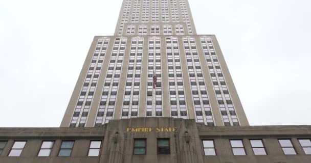 纽约市 2015年5月19日 帝国大厦从第五大道地面看 — 图库视频影像