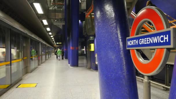 Ingázók Belül Underground Station London Egyesült Királyság — Stock videók