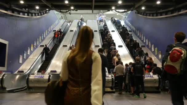 Londres Reino Unido Junio 2015 Estación Norte Greenwich Sistema Subterráneo — Vídeo de stock