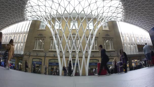 Londres Abril 2013 Gente Caminando Dentro Estación King Cross Uso — Vídeos de Stock