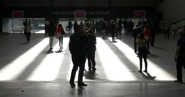 Työmatkalaiset Metroaseman Sisällä Lontoo Yhdistynyt Kuningaskunta — kuvapankkivideo