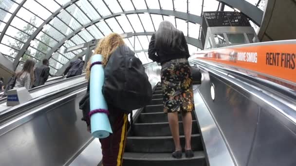 Cercanías Dentro Estación Metro Londres Reino Unido — Vídeo de stock