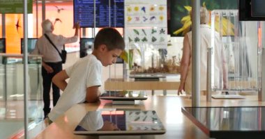 Trento, İtalya - 21 Temmuz 2015: İç görünüm muse, etkileşimli bir Müzesi mimarı Renzo Piano, 27 Temmuz 2013 açıldı.