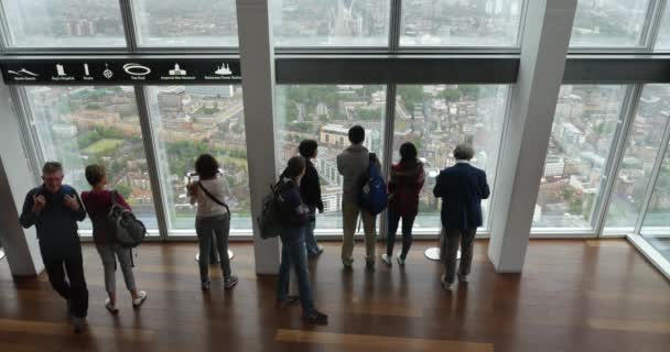 Londres Reino Unido Junio 2015 Personas Dentro Del Edificio Shard — Vídeo de stock