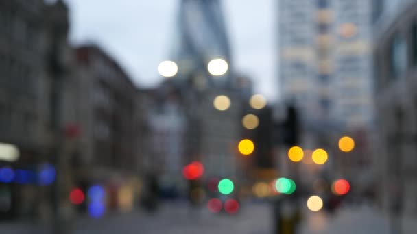 Vista de la calle de la ciudad de Londres al anochecer — Vídeo de stock