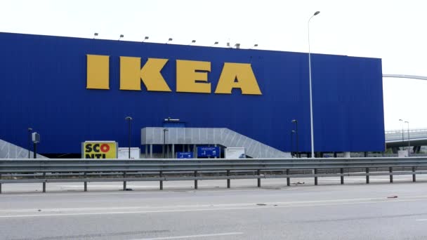 Padua Italien Juli 2015 Ikea Skylt Ikea Världens Största Möbler — Stockvideo