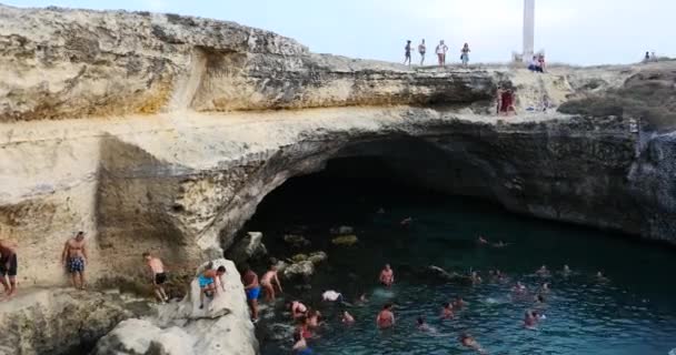 Lecce Italia Agosto 2015 Grotta Della Poesia Roca Vecchia Estate — Video Stock