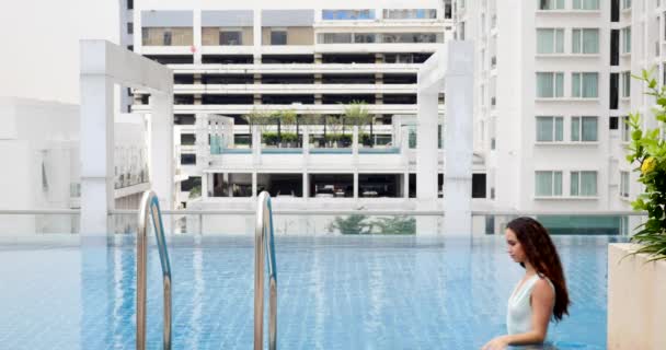 Sensual Woman Portrait Wearing Swimsuit Relaxing Swimming Pool Bangkok Thailand — Stock Video