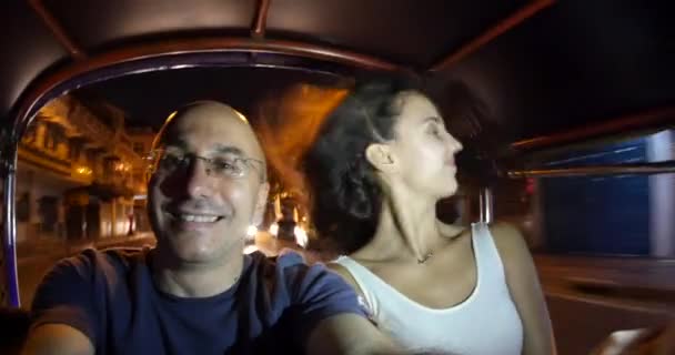 Couple Goes Rickshaw Taxi Bangkok — Stockvideo