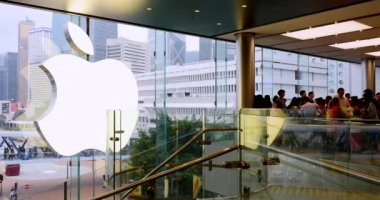 Tokyo, Japonya - Mart, 2017 yaklaşık: Apple Store. Apple Inc Cupertino, California'da merkezi bulunan bir Amerikan çokuluslu teknoloji firmasıdır. 