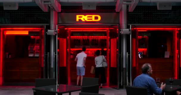 Hong Kong China November 2015 Red Bar Terrace Ifc Building — Stock Video