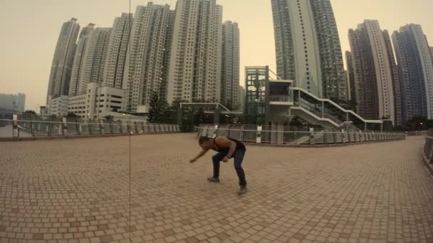 Images Parkour Man Jouant Dans Rue — Video