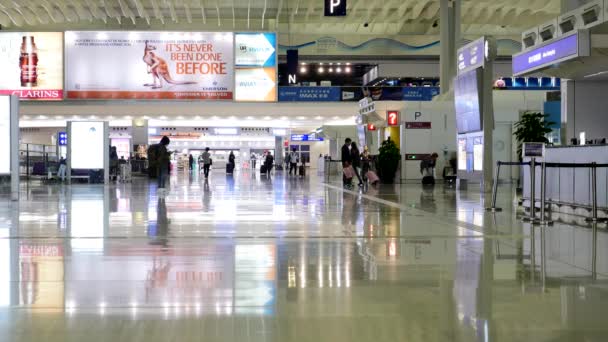 2015年11月28日 香港国際空港のインテリアビュー 香港国際空港は チェックラップ コック島に位置する香港の主要空港です — ストック動画