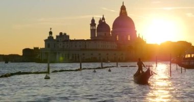 İtalya, Venedik 'in tipik kanalı. 