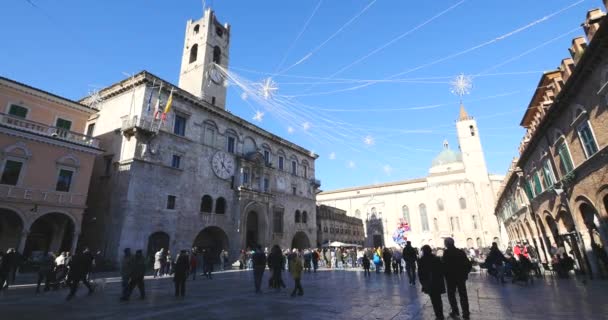 Ascoli Piceno Italia Dicembre 2015 Persone Che Camminano Piazza Arringo — Video Stock