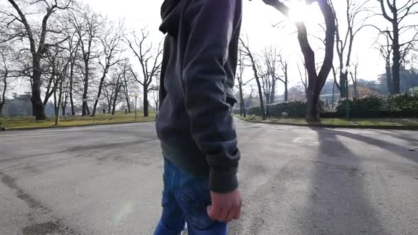 Bologna Itália Janeiro 2016 Adolescente Hoverboard Scooter Alimentado Por Bateria — Vídeo de Stock