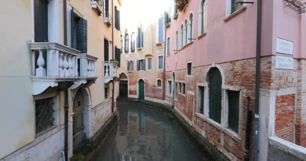 Canal Típico Venecia Italia — Vídeo de stock