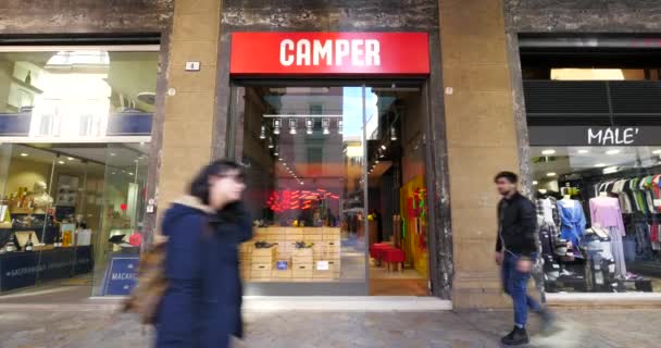 Bologna Italy February 2016 People Walking Front Camper Store Street — Stock Video