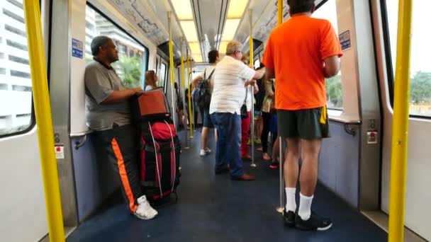 Miami Usa March 2016 Cestující Voze Skytrain Mover — Stock video