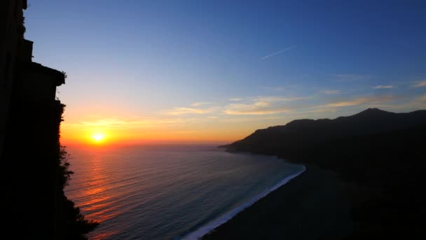 Pittoresca Vista Sulla Bellissima Spiaggia Sul Mare Tropicale Tramonto — Video Stock