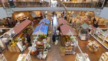 Milan, İtalya - 27 Eylül 2016: İçinde Eataly mağazası. Eataly Oscar Farinetti tarafından 2004 yılında kurulan yüksek kaliteli İtalyan gıda pazarı/alışveriş merkezi zinciri olsun. 