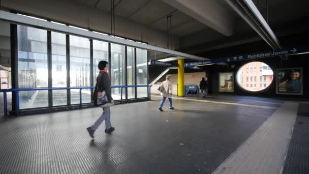 Rome Italië Circa Oktober 2016 Garbatella Metrostation Het Netwerk Geopend — Stockvideo