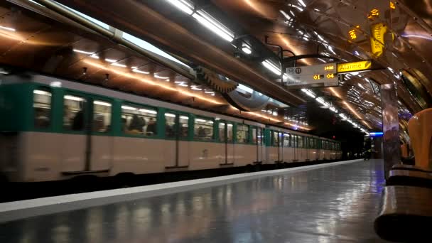 Strasbourg Saint-Denis Metro Station. — Stock Video
