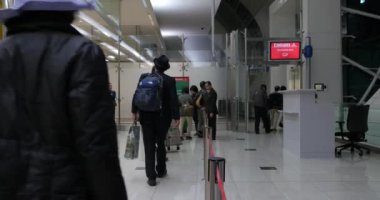 TOKYO, JAPONYAN - CIRCA MARCH, 2017: Narita havaalanına varış. Narita Uluslararası Havalimanı, Tokyo 'nun merkezinin 60 km doğusunda yer alan uluslararası bir havaalanıdır.. 