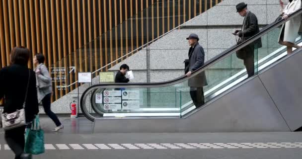 Токио Япония Circa March 2017 Escalators Tokyo International Forum Chiyoda — стоковое видео
