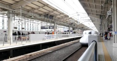 Şehirdeki tren istasyonunun görüntüleri.