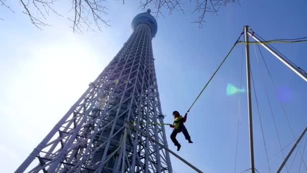 東京スカイツリー 634 日本で最も高い自立構造と 10Million 訪問者毎年世界で 番目の下で楽しんで東京 2017 — ストック動画