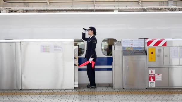 Tokyo Japão Circa March 2017 Controlador Estação Ferroviária Shinkansen Bullet — Vídeo de Stock